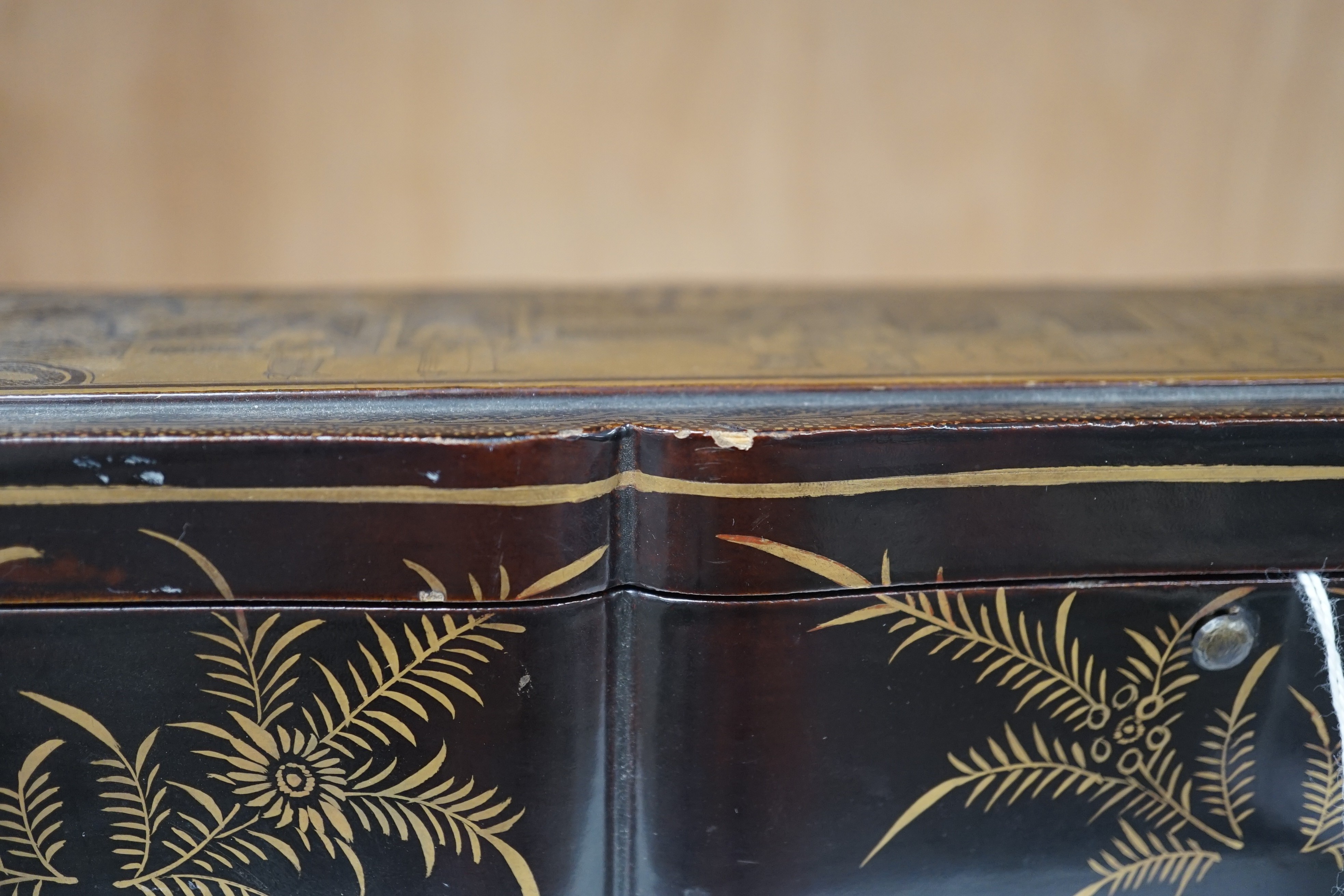 A 19th century Chinese export lacquer fan case, 40.5cm